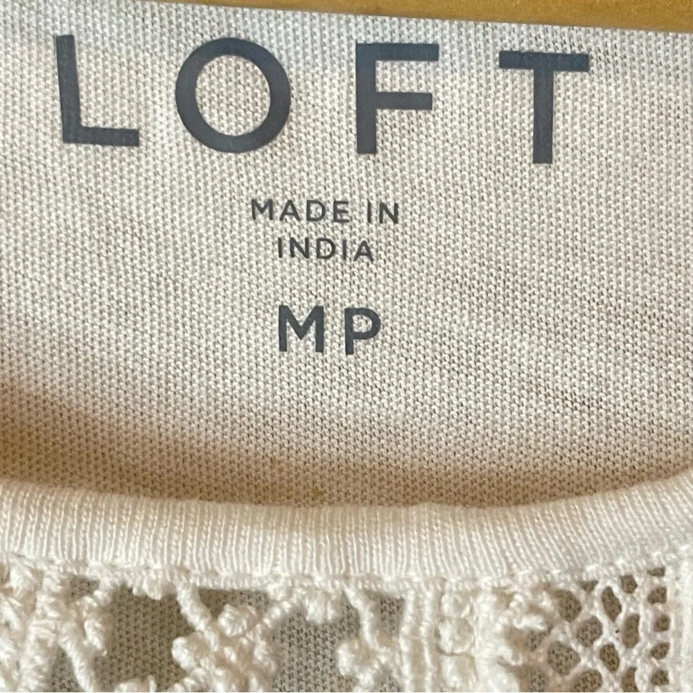 ❌SOLD❌NWT ANN TAYLOR LOFT White T-Shirt w/ Crochet Details - Picture 4 of 6